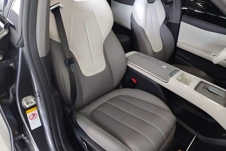 Used Deepal L07 2025 530 Ultra DeepBlue Intelligent Driving AD PRO Pure-Electric Version Right Front Seat