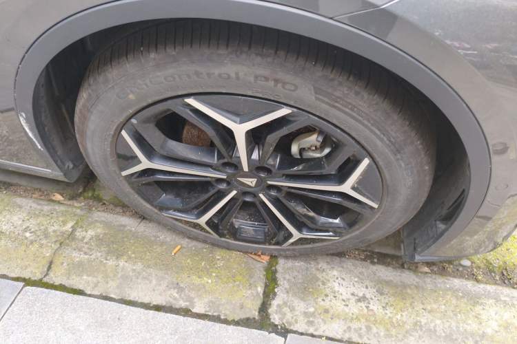Used Deepal L07 2025 300Ultra with DeepBlue Intelligent Driving AD PRO Extended-Range Version Right Front Wheel Hub