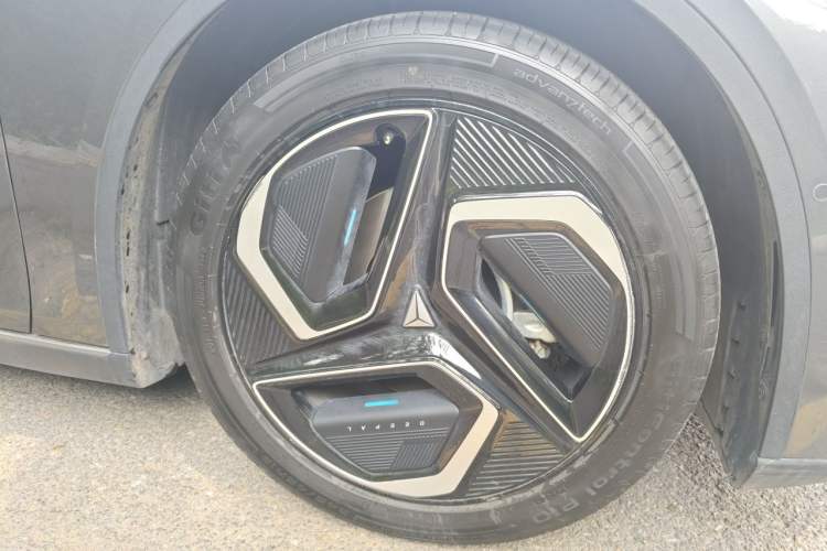 Used Deepal L07 2025 530 Ultra DeepBlue Intelligent Driving AD PRO Pure-Electric Version Right Front Wheel Hub