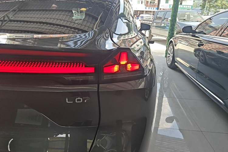 Used Deepal L07 2025 230 Ultra with DeepBlue Intelligent Driving AD PRO Extended-Range Version Right Rear Taillight