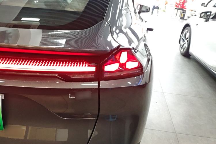 Used Deepal L07 2025 300Ultra Qiankun Intelligent Driving ADS SE Range-Extended Version Right Rear Taillight
