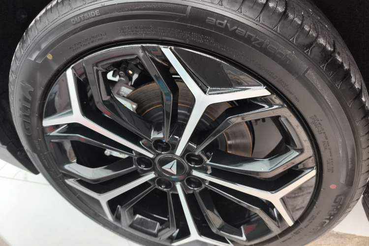 Used Deepal L07 2025 300Ultra with DeepBlue Intelligent Driving AD PRO Extended-Range Version Right Rear Wheel Hub