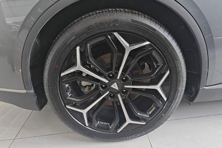 Used Deepal L07 2025 230 Ultra with DeepBlue Intelligent Driving AD PRO Extended-Range Version Right Rear Wheel Hub