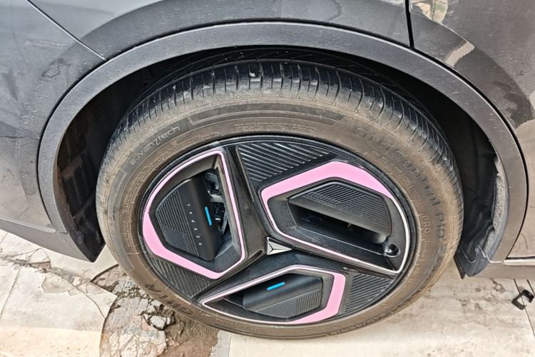 Used Deepal L07 2025 530 Ultra Qiankun Intelligent Driving ADS SE Pure Electric Version Right Rear Wheel Hub