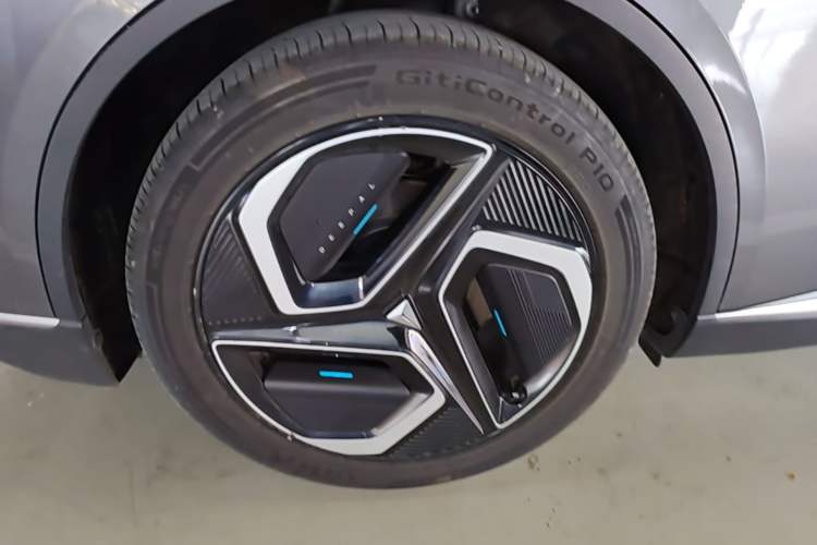 Used Deepal L07 2025 530 Ultra DeepBlue Intelligent Driving AD PRO Pure-Electric Version Right Rear Wheel Hub