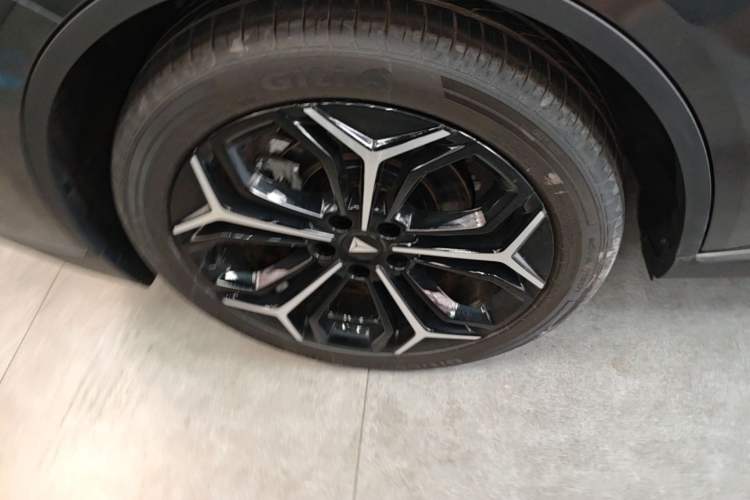 Used Deepal L07 2025 300Ultra Qiankun Intelligent Driving ADS SE Range-Extended Version Right Rear Wheel Hub