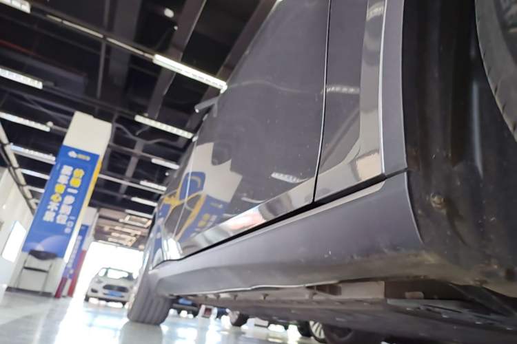 Used Deepal L07 2025 530 Ultra DeepBlue Intelligent Driving AD PRO Pure-Electric Version Right Side Sill