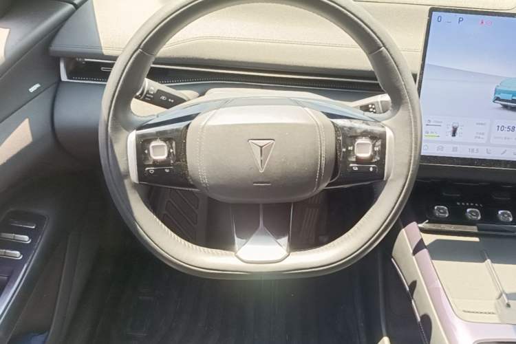Used Deepal L07 2025 230 Ultra Qiankun Intelligent Driving ADS SE Range-Extended Version Steering Wheel
