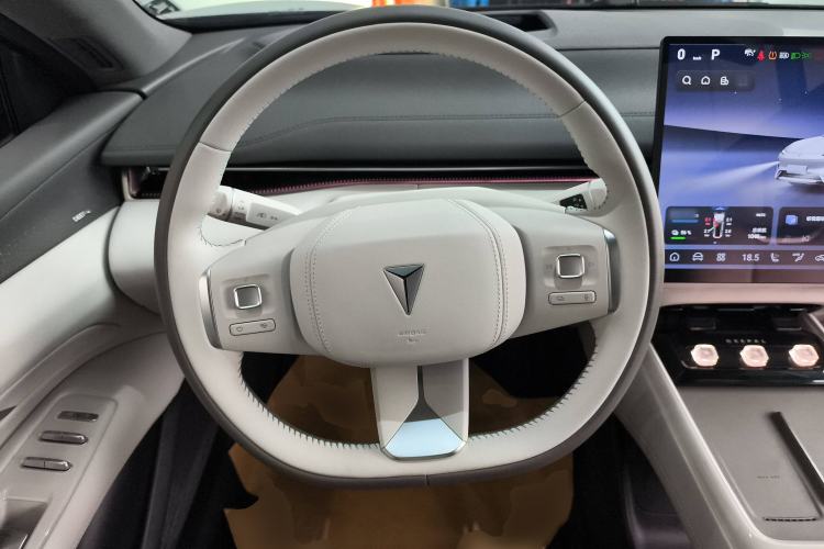 Used Deepal L07 2025 300Ultra with DeepBlue Intelligent Driving AD PRO Extended-Range Version Steering Wheel