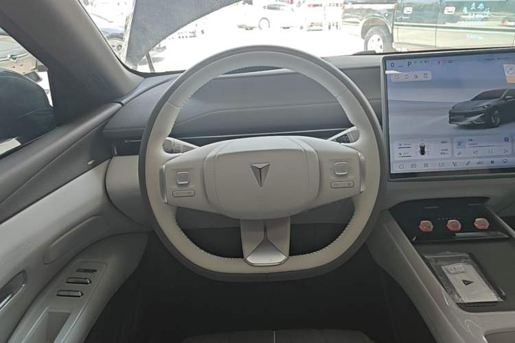 Used Deepal L07 2025 230 Ultra with DeepBlue Intelligent Driving AD PRO Extended-Range Version Steering Wheel
