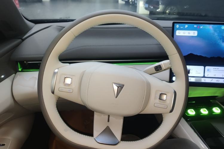 Used Deepal L07 2025 230 Ultra with DeepBlue Intelligent Driving AD PRO Extended-Range Version Steering Wheel