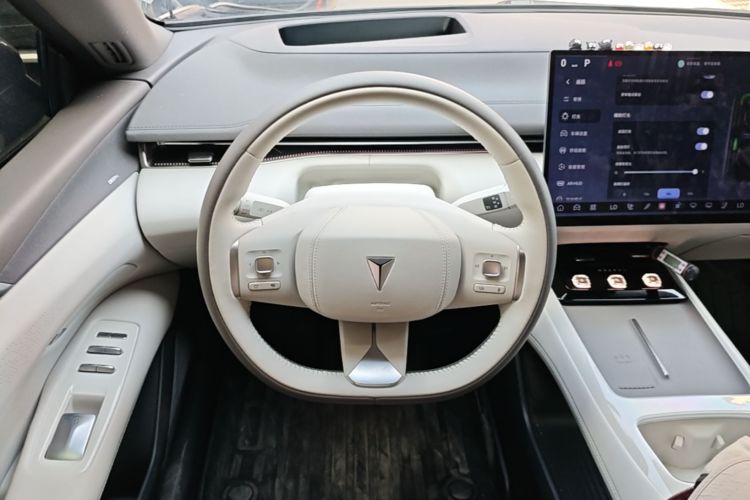 Used Deepal L07 2025 530 Ultra Qiankun Intelligent Driving ADS SE Pure Electric Version Steering Wheel