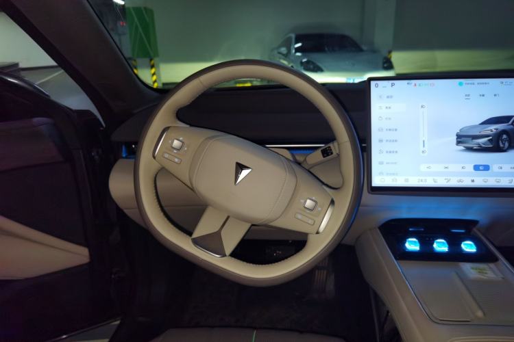 Used Deepal L07 2025 230 Ultra with DeepBlue Intelligent Driving AD PRO Extended-Range Version Steering Wheel