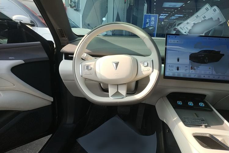 Used Deepal L07 2025 300Ultra with DeepBlue Intelligent Driving AD PRO Extended-Range Version Steering Wheel