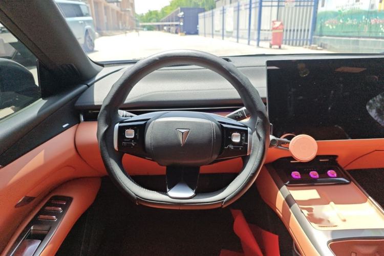 Used Deepal L07 2025 530 Ultra Qiankun Intelligent Driving ADS SE Pure Electric Version Steering Wheel