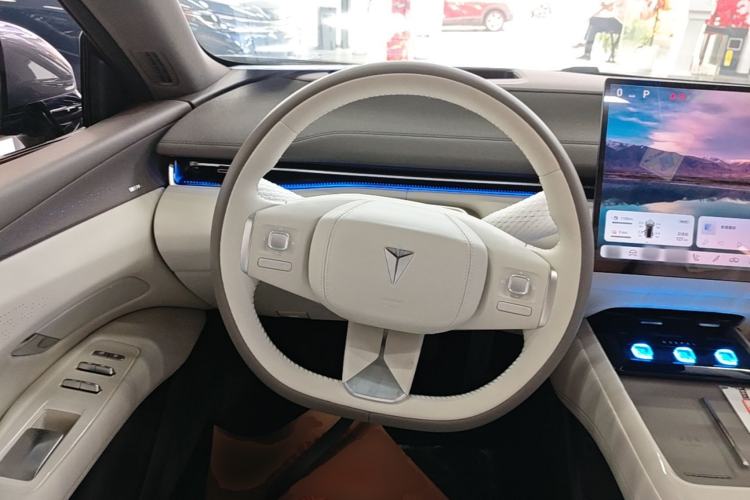 Used Deepal L07 2025 300Ultra Qiankun Intelligent Driving ADS SE Range-Extended Version Steering Wheel