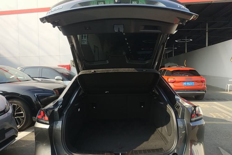 Used Deepal L07 2025 300Ultra with DeepBlue Intelligent Driving AD PRO Extended-Range Version Trunk