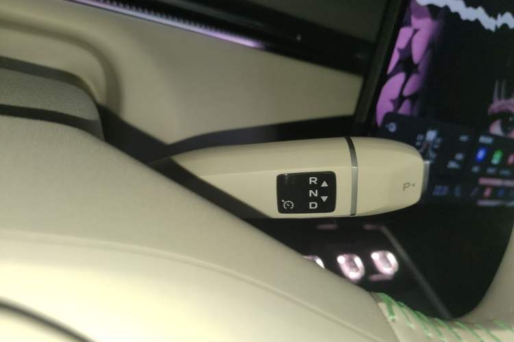 Used Deepal L07 2025 530 Ultra Qiankun Intelligent Driving ADS SE Pure Electric Version Gear Lever