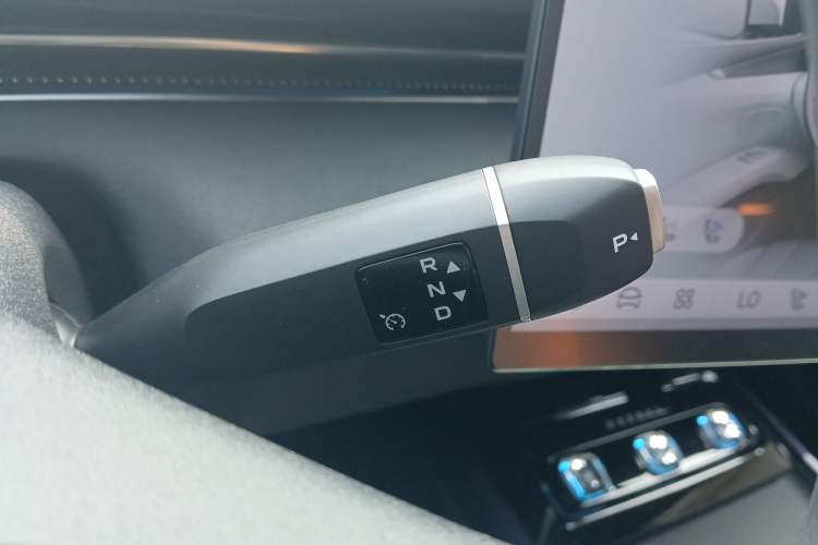 Used Deepal L07 2025 530 Ultra DeepBlue Intelligent Driving AD PRO Pure-Electric Version Gear Lever
