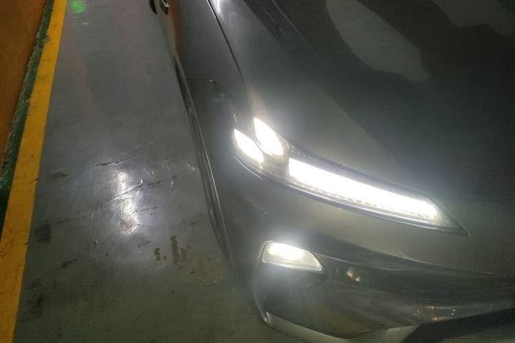 Used Deepal L07 2025 530 Ultra Qiankun Intelligent Driving ADS SE Pure Electric Version Right Front Headlight