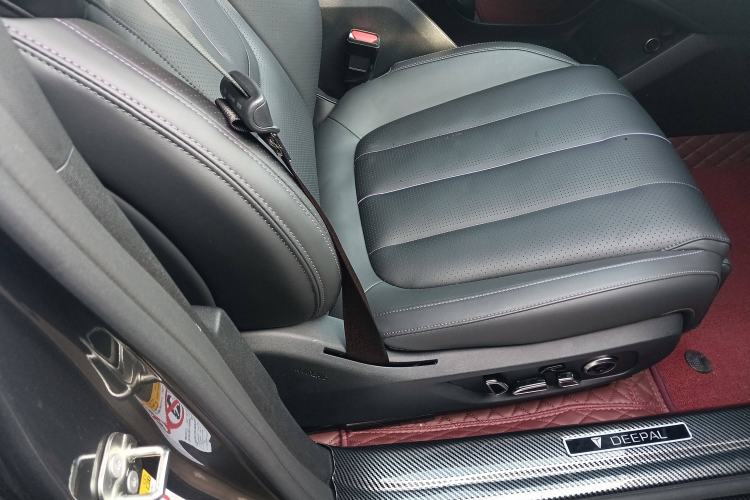 Used Deepal L07 2025 530 Ultra DeepBlue Intelligent Driving AD PRO Pure-Electric Version Right Front Seat