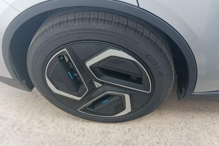Used Deepal L07 2025 530 Ultra DeepBlue Intelligent Driving AD PRO Pure-Electric Version Right Rear Wheel Hub