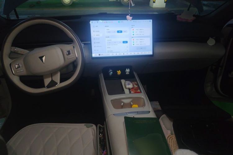 Used Deepal L07 2025 300Ultra with DeepBlue Intelligent Driving AD PRO Extended-Range Version Center Console