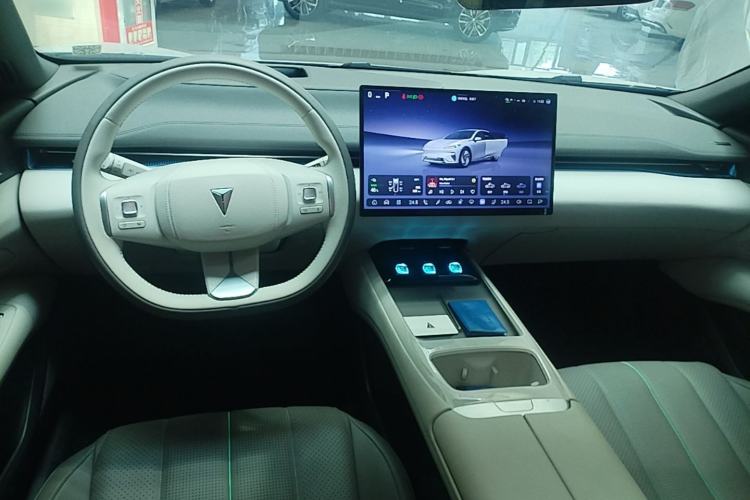 Used Deepal L07 2025 530 Ultra Qiankun Intelligent Driving ADS SE Pure Electric Version Center Console