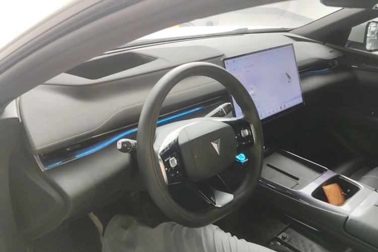 Used Deepal L07 2025 530 Ultra DeepBlue Intelligent Driving AD PRO Pure-Electric Version Center Console
