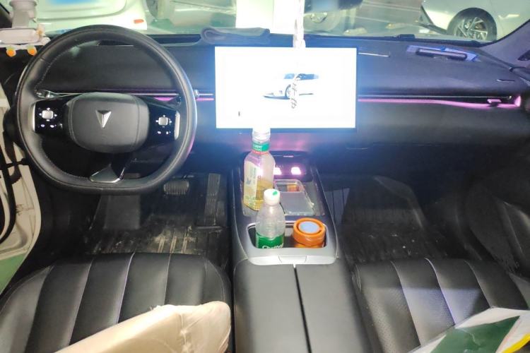 Used Deepal L07 2025 230 Ultra with DeepBlue Intelligent Driving AD PRO Extended-Range Version Center Console