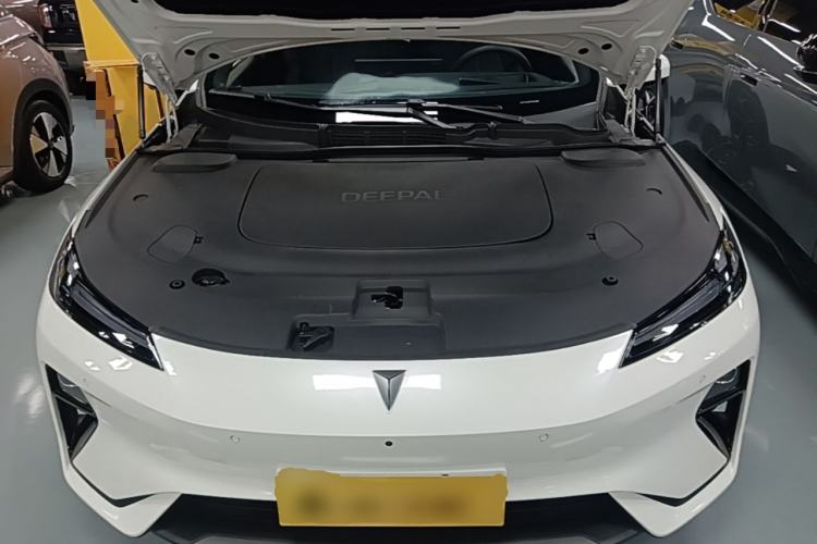 Used Deepal L07 2025 230 Ultra with DeepBlue Intelligent Driving AD PRO Extended-Range Version Engine Bay
