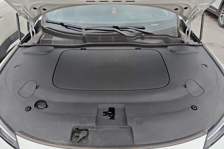 Used Deepal L07 2025 230 Ultra with DeepBlue Intelligent Driving AD PRO Extended-Range Version Engine Bay