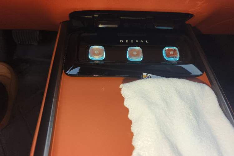 Used Deepal L07 2025 300Ultra with DeepBlue Intelligent Driving AD PRO Extended-Range Version Gear Lever