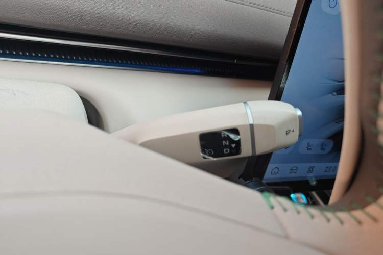 Used Deepal L07 2025 530 Ultra DeepBlue Intelligent Driving AD PRO Pure-Electric Version Gear Lever