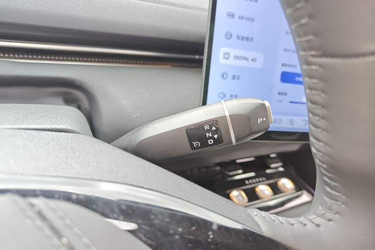 Used Deepal L07 2025 230 Ultra with DeepBlue Intelligent Driving AD PRO Extended-Range Version Gear Lever