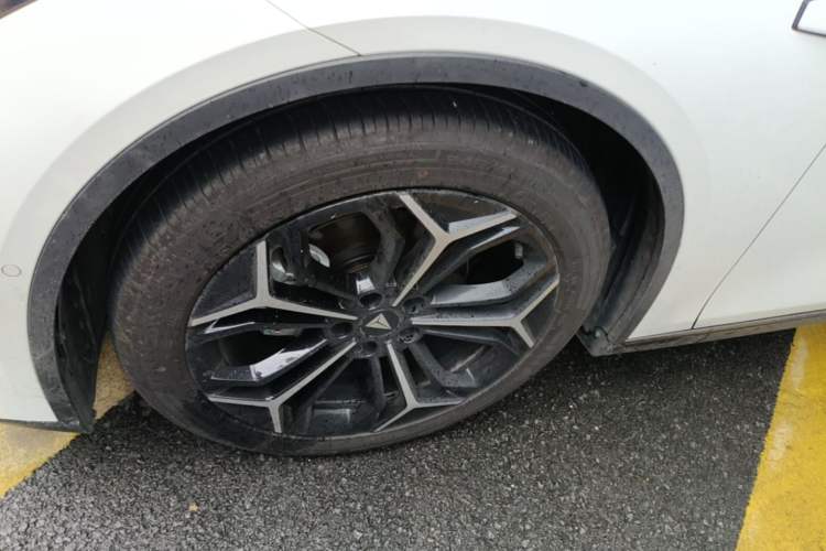 Used Deepal L07 2025 230Max Deep Blue Intelligent Driving AD PRO Range-Extended Version Left Front Wheel Hub