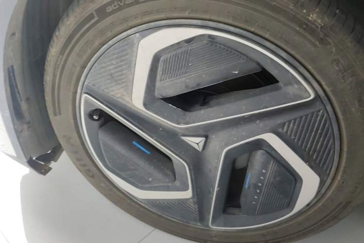 Used Deepal L07 2025 530 Ultra DeepBlue Intelligent Driving AD PRO Pure-Electric Version Left Front Wheel Hub