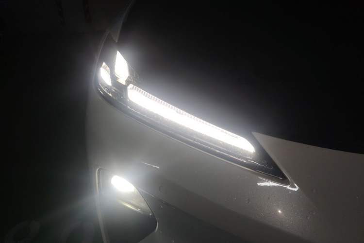 Used Deepal L07 2025 300Ultra with DeepBlue Intelligent Driving AD PRO Extended-Range Version Right Front Headlight