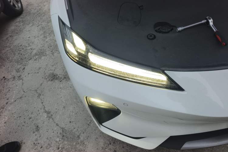 Used Deepal L07 2025 300Ultra with DeepBlue Intelligent Driving AD PRO Extended-Range Version Right Front Headlight