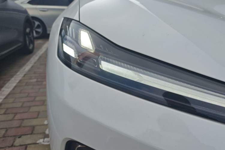 Used Deepal L07 2025 230 Ultra Qiankun Intelligent Driving ADS SE Range-Extended Version Right Front Headlight