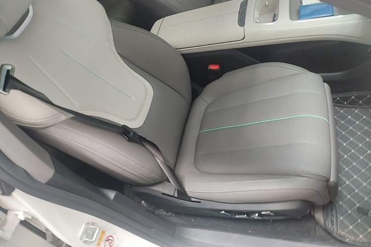 Used Deepal L07 2025 530 Ultra Qiankun Intelligent Driving ADS SE Pure Electric Version Right Front Seat