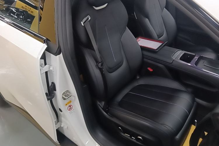 Used Deepal L07 2025 230 Ultra with DeepBlue Intelligent Driving AD PRO Extended-Range Version Right Front Seat