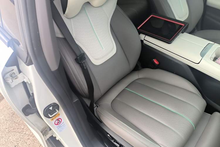 Used Deepal L07 2025 230 Ultra Qiankun Intelligent Driving ADS SE Range-Extended Version Right Front Seat