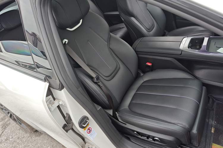Used Deepal L07 2025 230 Ultra with DeepBlue Intelligent Driving AD PRO Extended-Range Version Right Front Seat