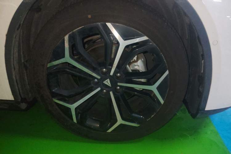 Used Deepal L07 2025 300Ultra with DeepBlue Intelligent Driving AD PRO Extended-Range Version Right Front Wheel Hub