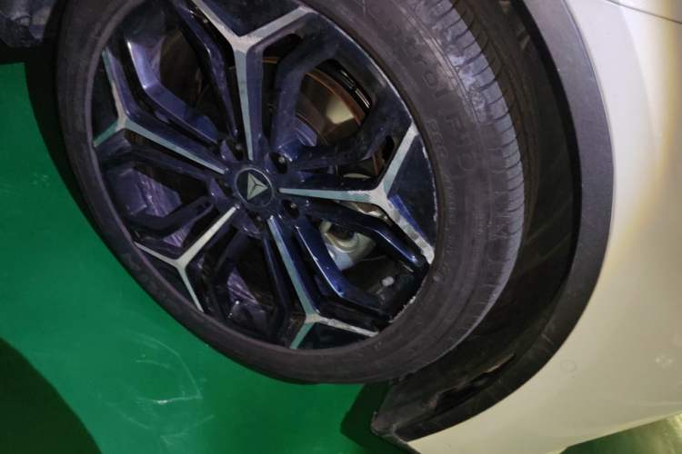 Used Deepal L07 2025 230 Ultra with DeepBlue Intelligent Driving AD PRO Extended-Range Version Right Front Wheel Hub