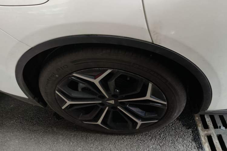 Used Deepal L07 2025 230Max Deep Blue Intelligent Driving AD PRO Range-Extended Version Right Rear Wheel Hub