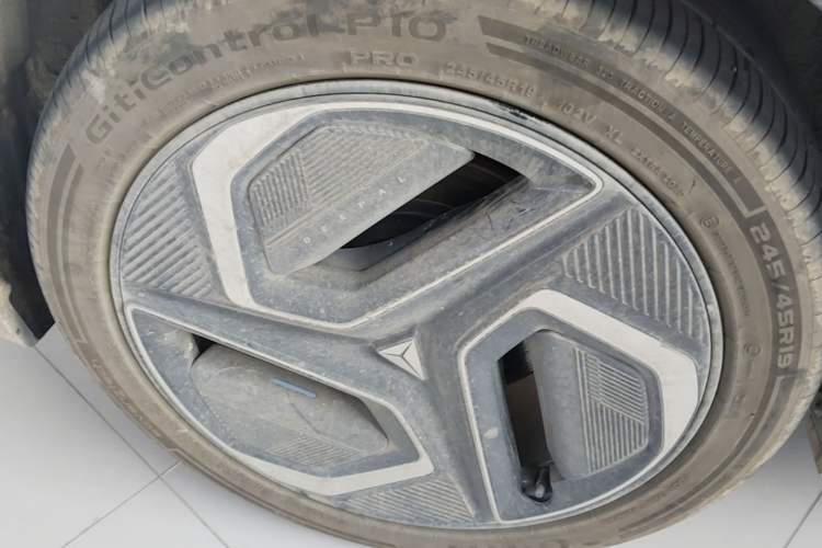 Used Deepal L07 2025 530 Ultra DeepBlue Intelligent Driving AD PRO Pure-Electric Version Right Rear Wheel Hub