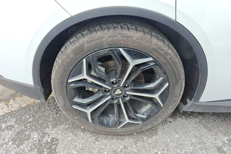 Used Deepal L07 2025 230 Ultra with DeepBlue Intelligent Driving AD PRO Extended-Range Version Right Rear Wheel Hub