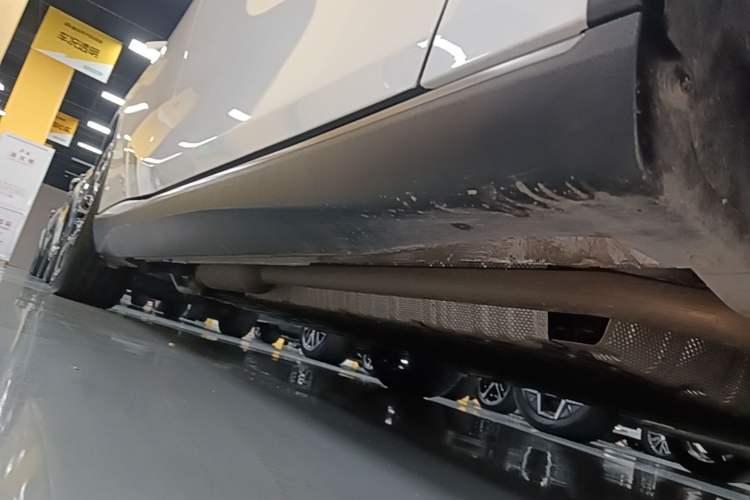 Used Deepal L07 2025 230 Ultra with DeepBlue Intelligent Driving AD PRO Extended-Range Version Right Side Sill